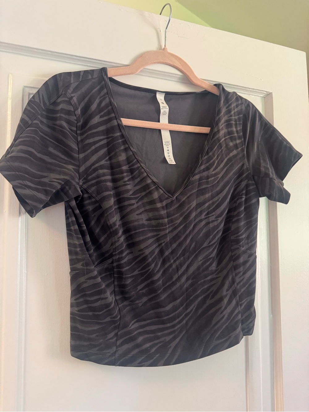 Lululemon align zebra charcoal cropped t shirt